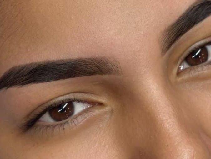 Cejas con diseño sombreado en henna, resultado de la Master Class
